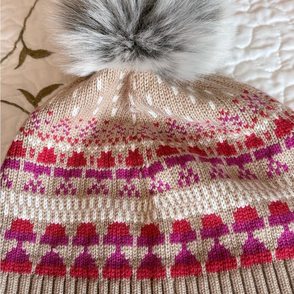 Women's Cozy Wool Pom-Pom Beanie Bundle Navy and Cream - Picture 7 of 7